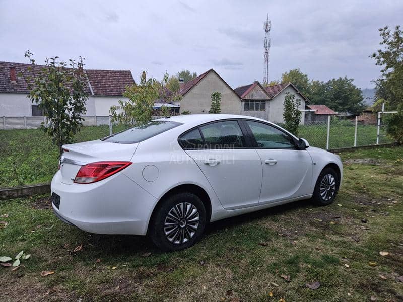 Opel Insignia 2.0cdt 2009. god. -  kompletan auto u delovima