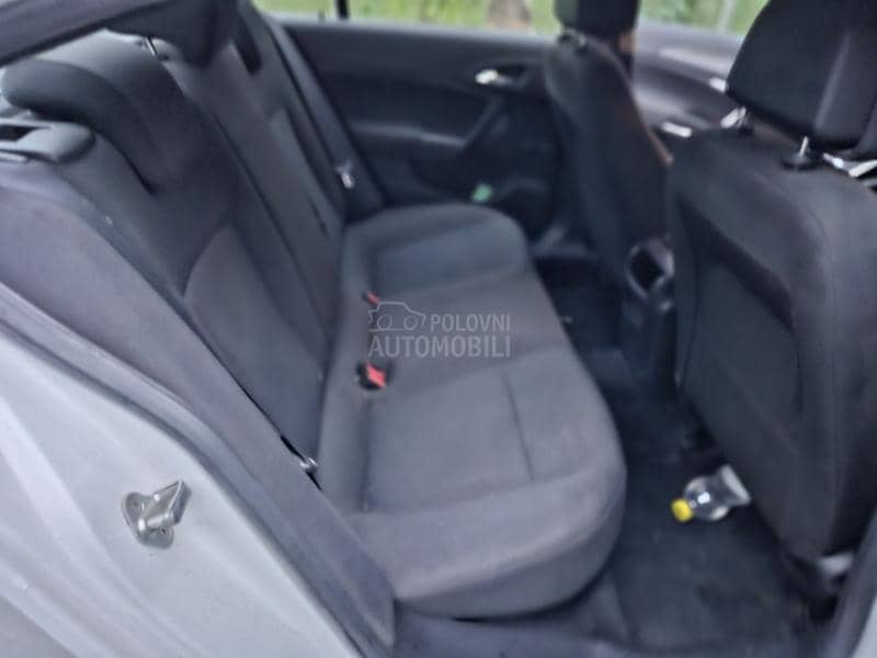 Opel Insignia 2.0cdt 2009. god. -  kompletan auto u delovima