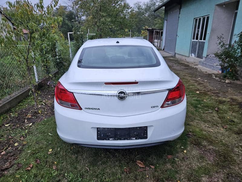 Opel Insignia 2.0cdt 2009. god. -  kompletan auto u delovima