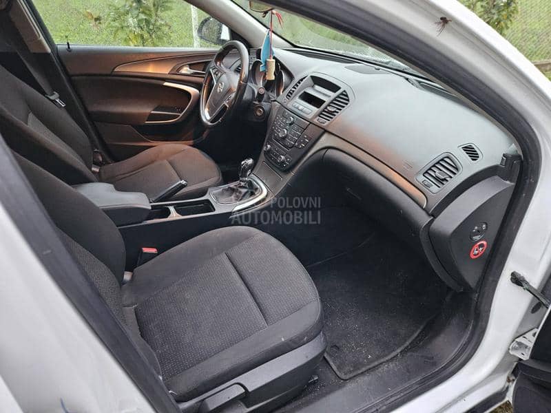 Opel Insignia 2.0cdt 2009. god. -  kompletan auto u delovima