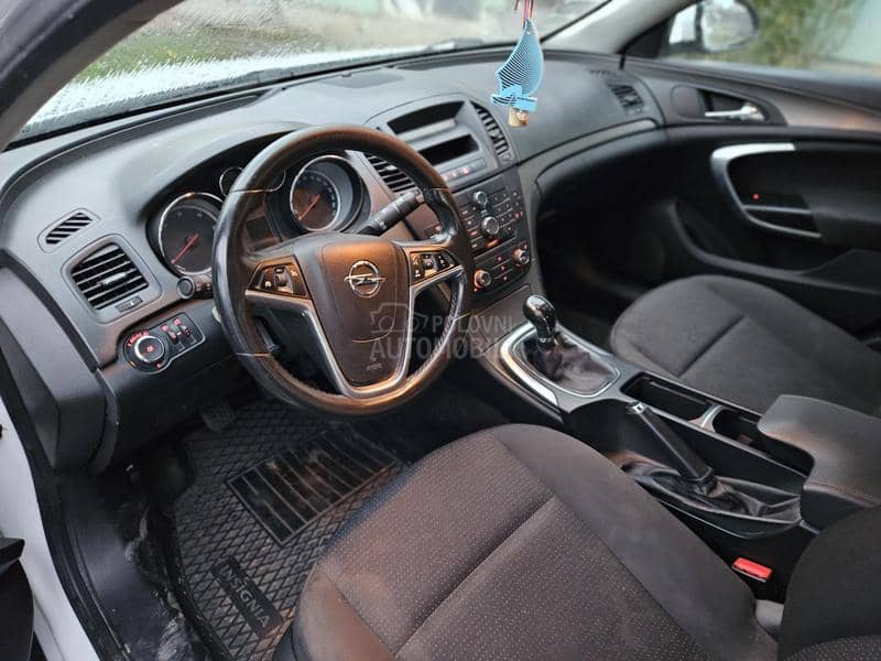 Opel Insignia 2.0cdt 2009. god. -  kompletan auto u delovima