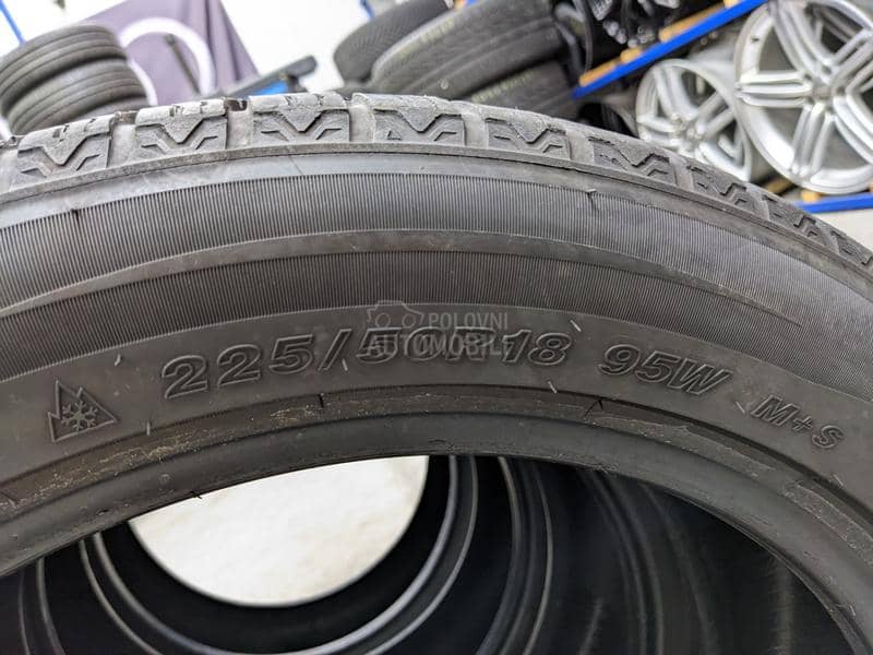 Goodride 215/50 R18 Zimska