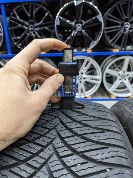 Goodride 215/50 R18 Zimska