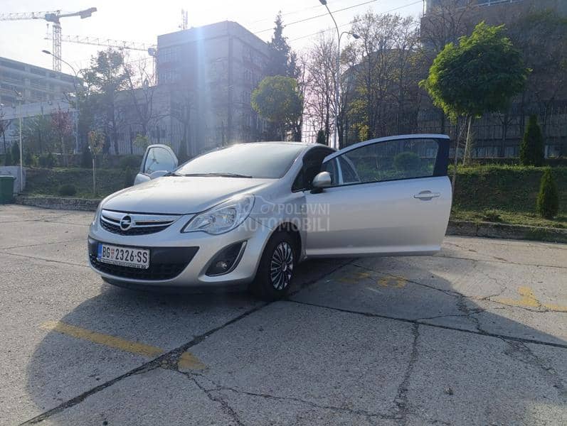 Opel Corsa D SATELITE