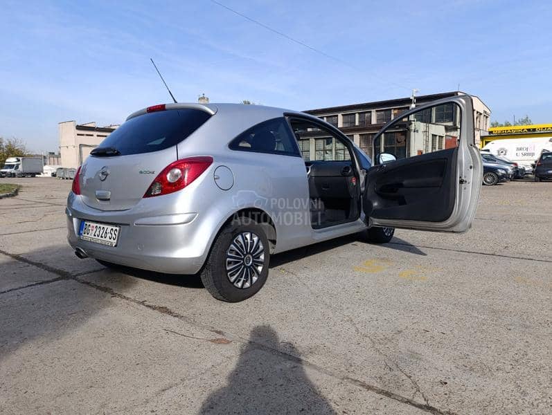 Opel Corsa D SATELITE