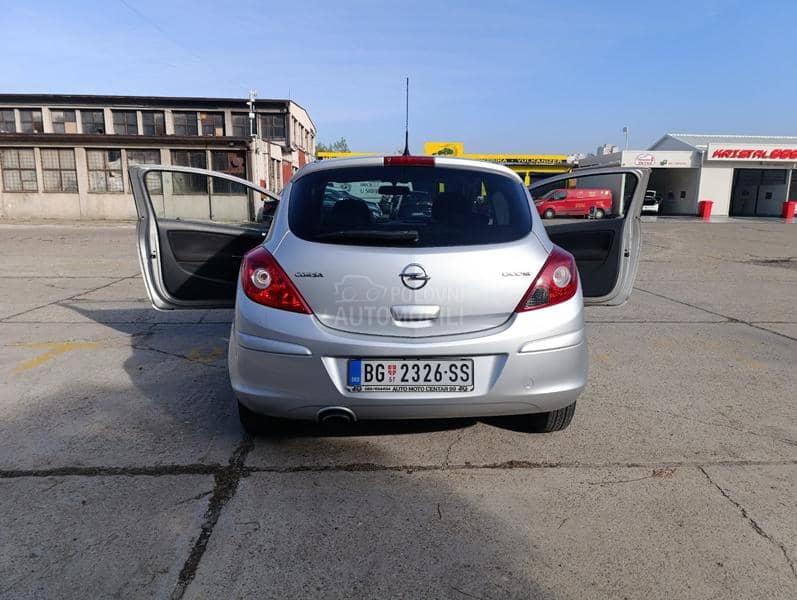 Opel Corsa D SATELITE