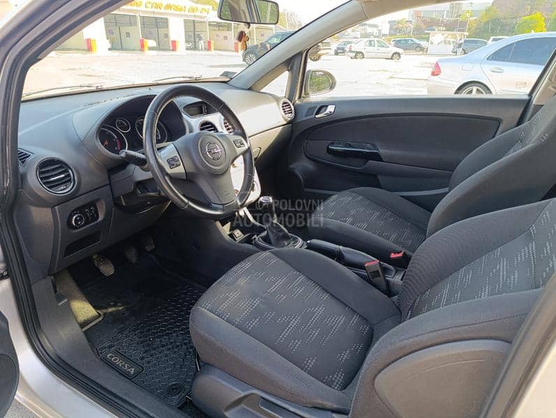 Opel Corsa D SATELITE
