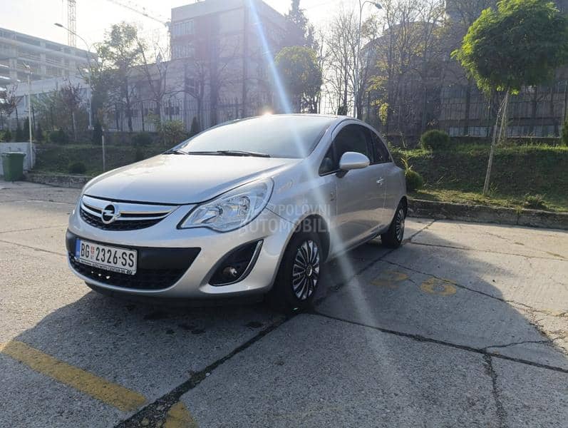 Opel Corsa D SATELITE