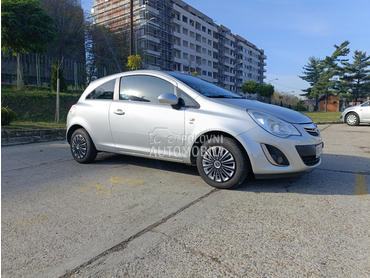 Opel Corsa D SATELITE