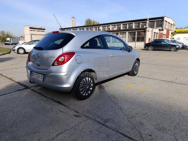 Opel Corsa D SATELITE