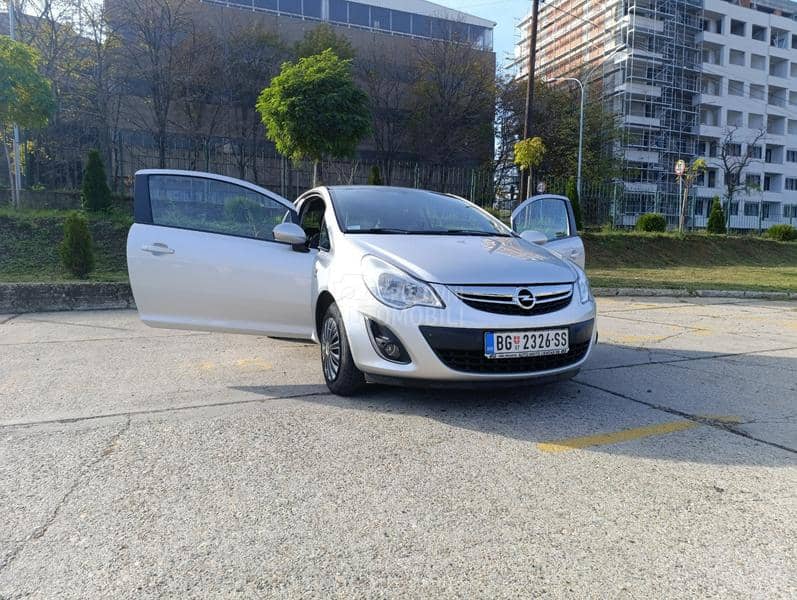 Opel Corsa D SATELITE