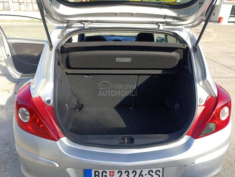 Opel Corsa D SATELITE