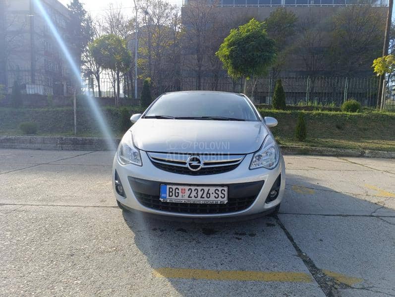 Opel Corsa D SATELITE