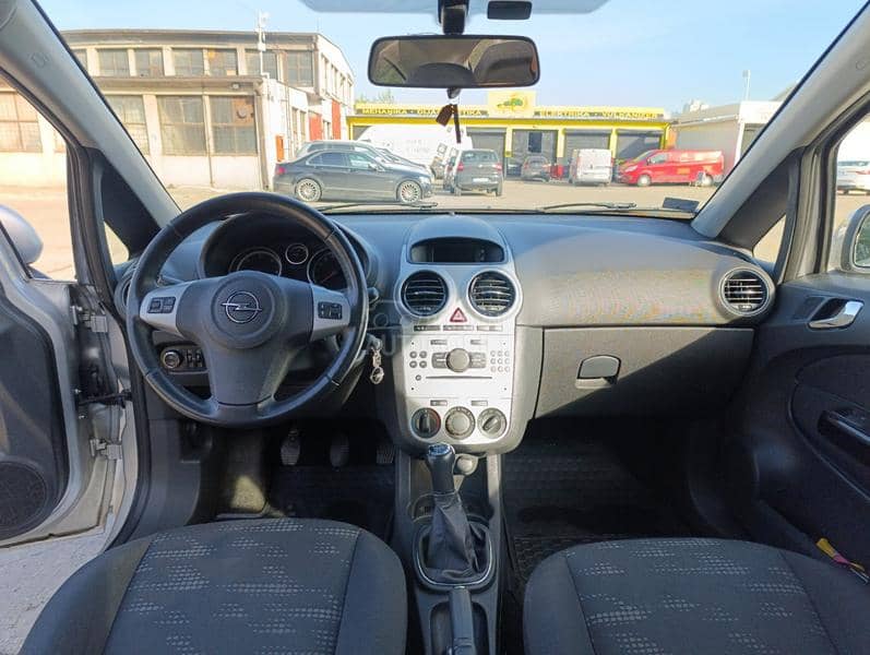 Opel Corsa D SATELITE
