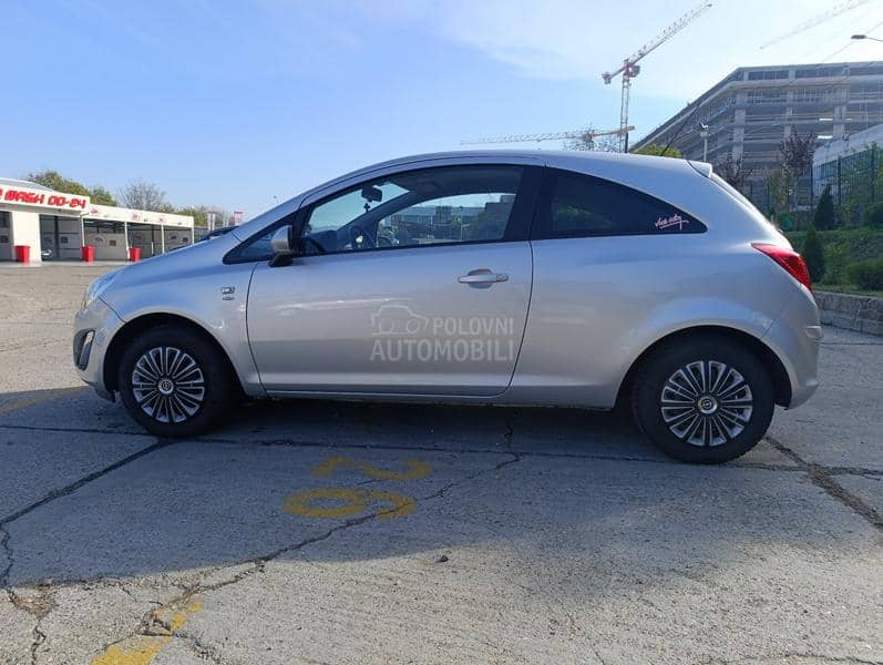 Opel Corsa D SATELITE