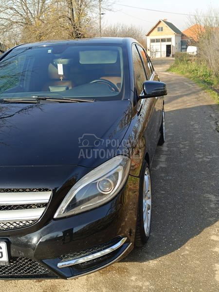 Mercedes Benz B 180 