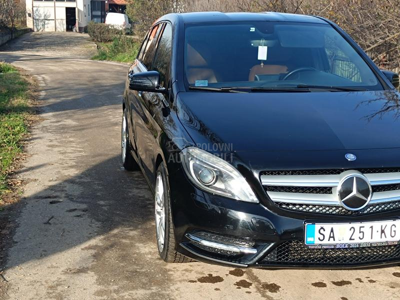 Mercedes Benz B 180 