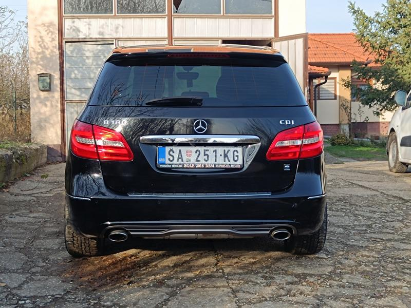 Mercedes Benz B 180 