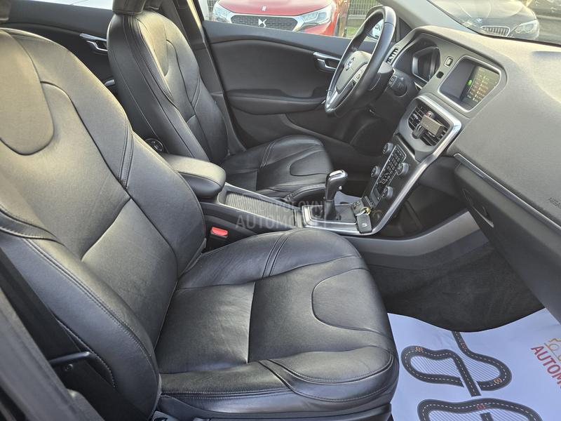Volvo V40 2.0 D2 SUMMUM