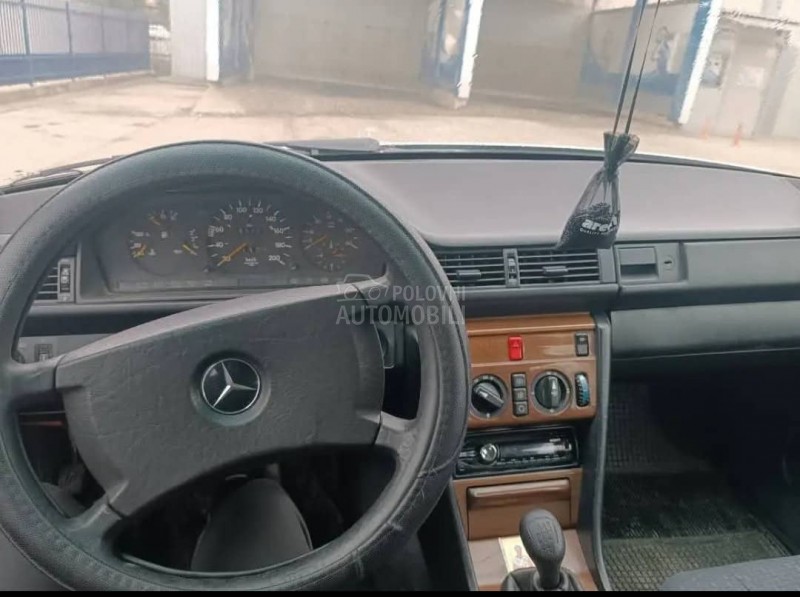 Mercedes Benz W124 2.5
