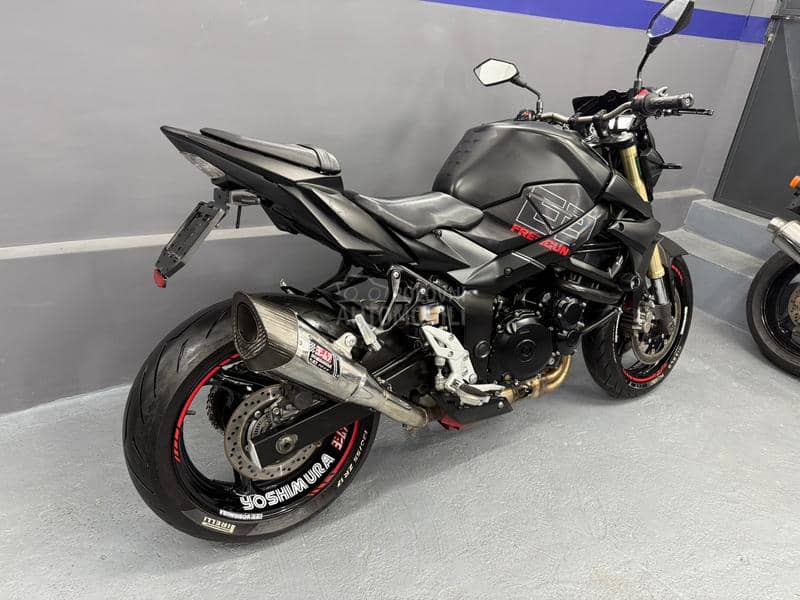 Suzuki gsr 750 freegun CH