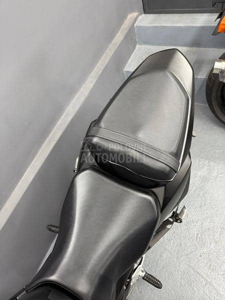 Suzuki gsr 750 freegun CH