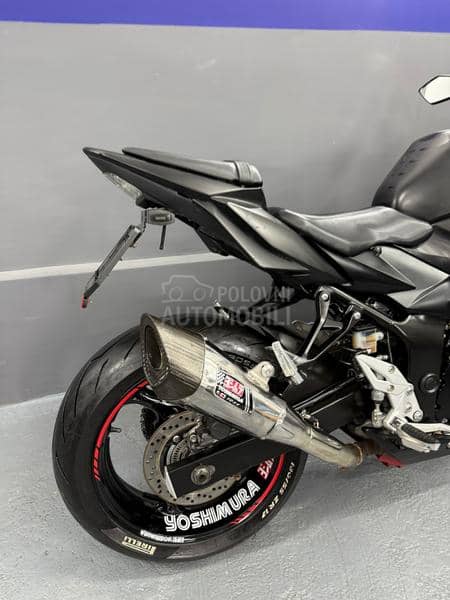 Suzuki gsr 750 freegun CH