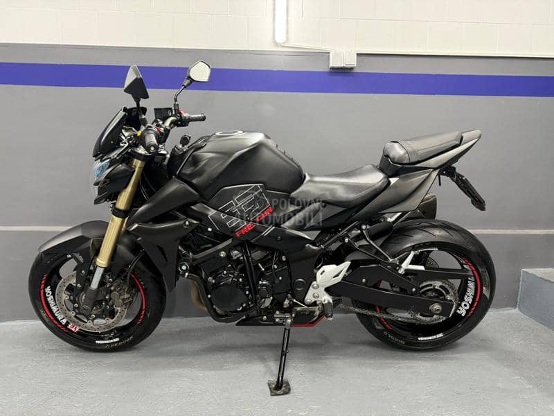 Suzuki gsr 750 freegun CH