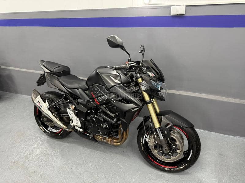 Suzuki gsr 750 freegun CH