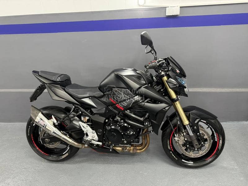 Suzuki gsr 750 freegun CH