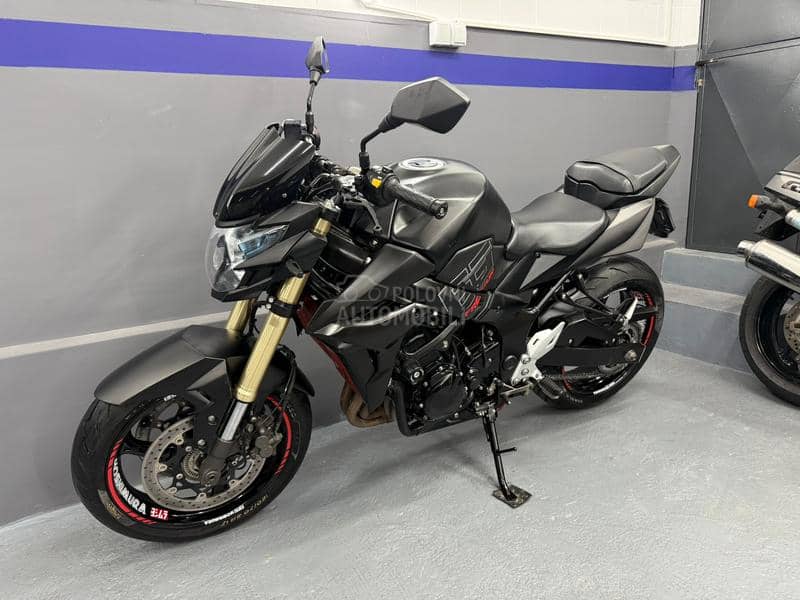 Suzuki gsr 750 freegun CH