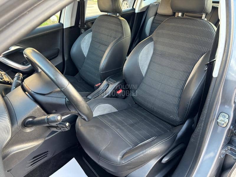 Peugeot 2008 1.6 hdi ALLURE