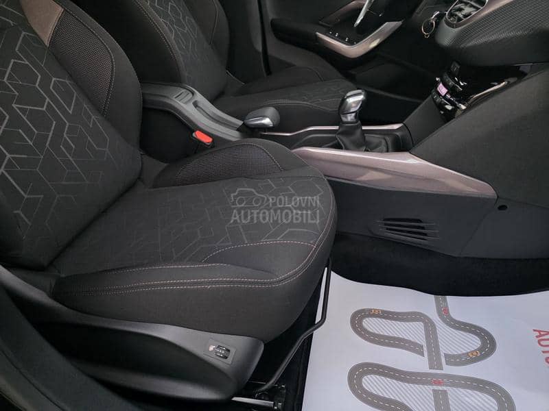 Peugeot 2008 1.2 STYLE/135.000