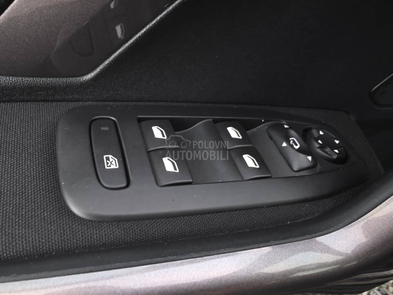 Peugeot 2008 1.2 STYLE/135.000