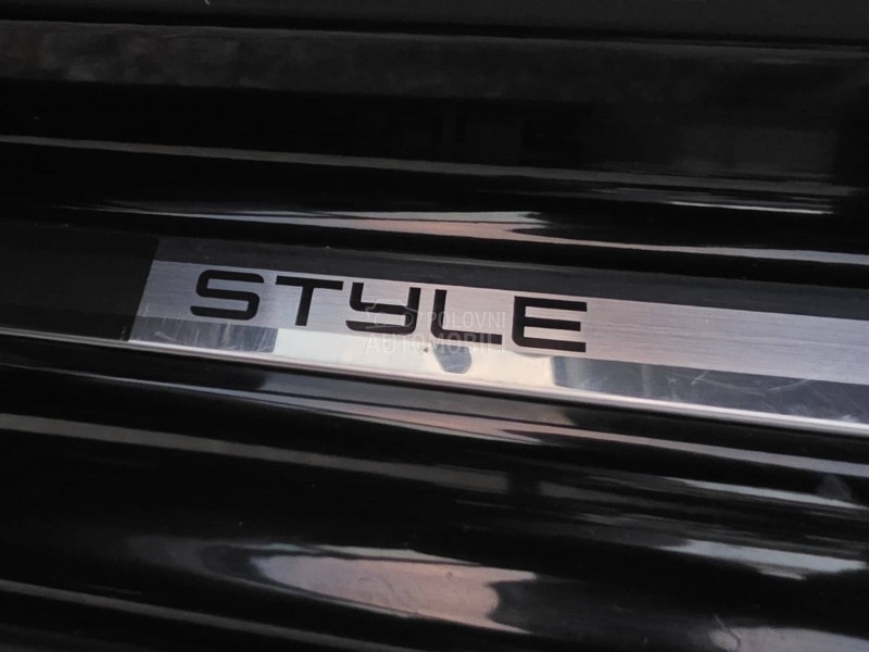 Peugeot 2008 1.2 STYLE/135.000