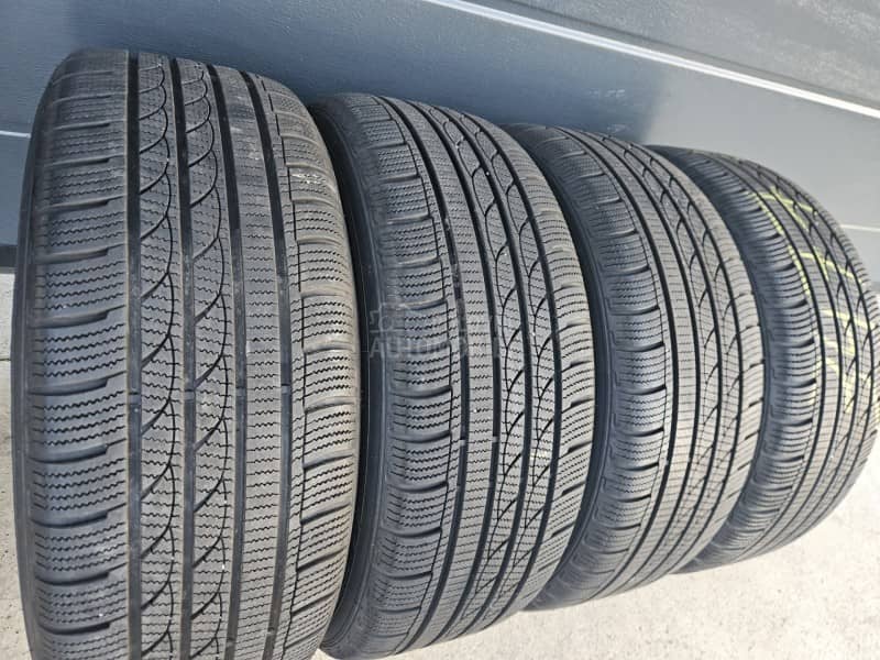 Tracmax 225/55 R17 Zimska