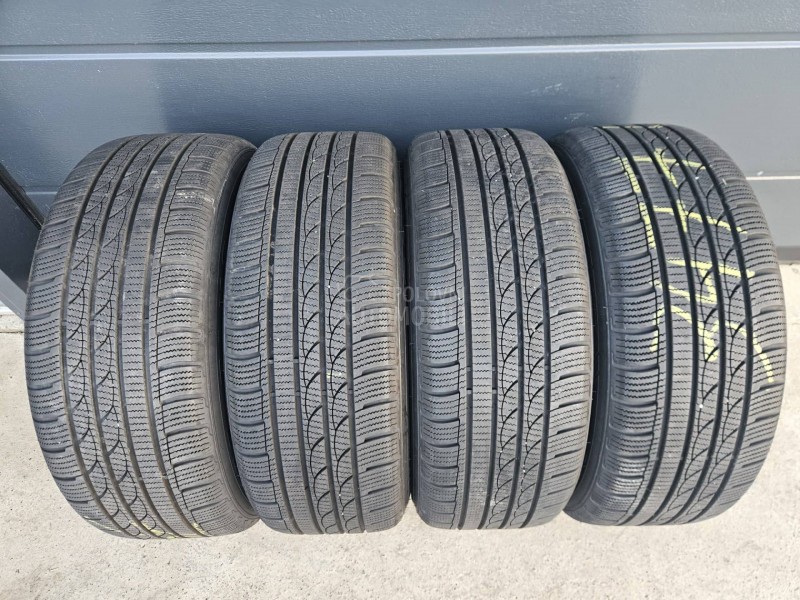 Tracmax 225/55 R17 Zimska