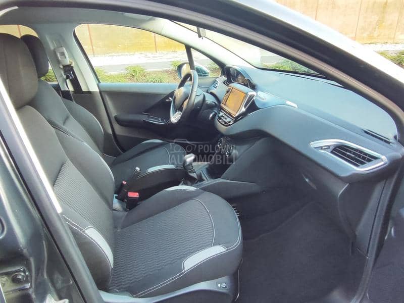 Peugeot 208 1.2