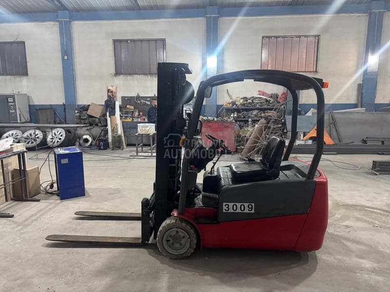 Manitou ELEKTRO/2.000kg/Triplex
