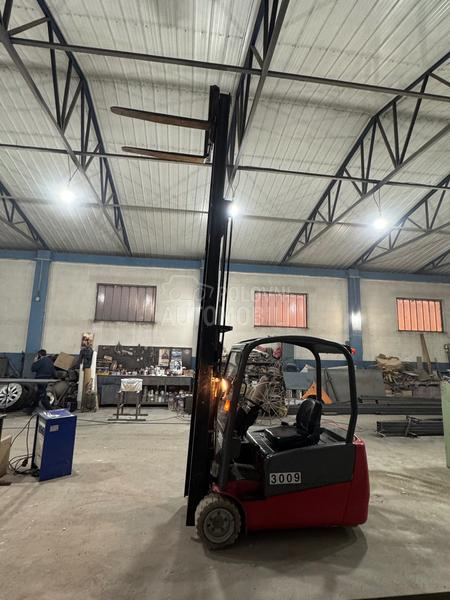 Manitou ELEKTRO/2.000kg/Triplex
