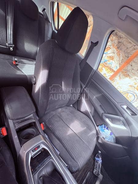 308T9 enterijer sedišta nebo