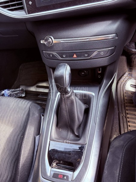 308T9 enterijer sedišta nebo