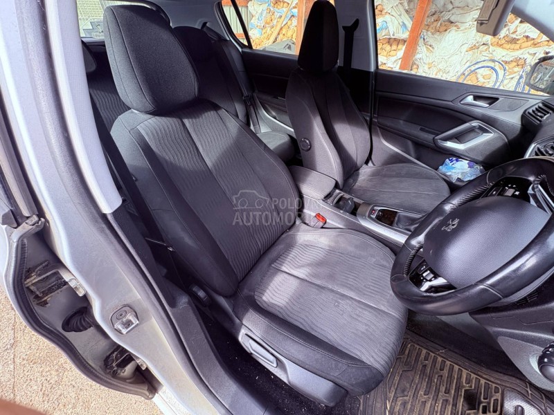 308T9 enterijer sedišta nebo