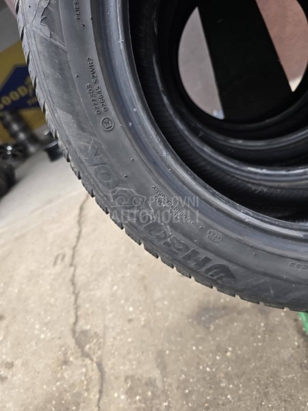 Hankook 215/55 R17 Zimska