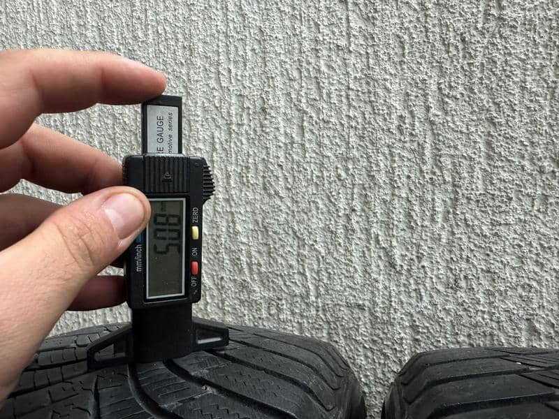 Hankook 185/60 R15 Zimska