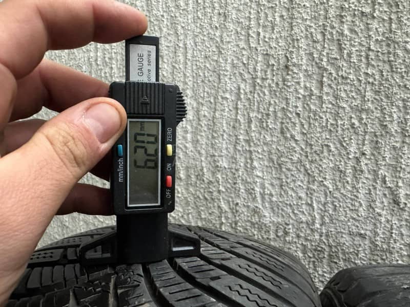 Hankook 185/60 R15 Zimska