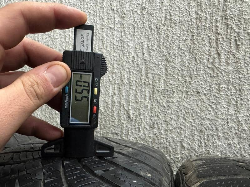 Hankook 185/60 R15 Zimska