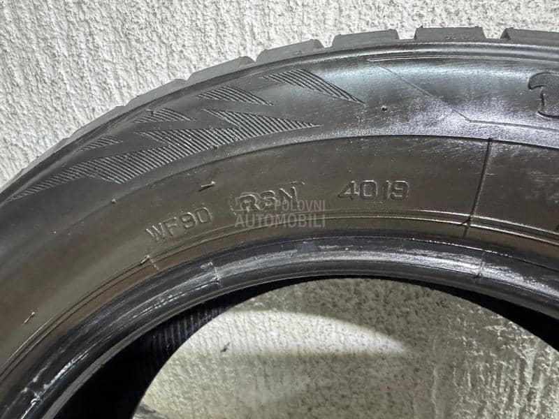 Firestone 185/60 R15 Zimska