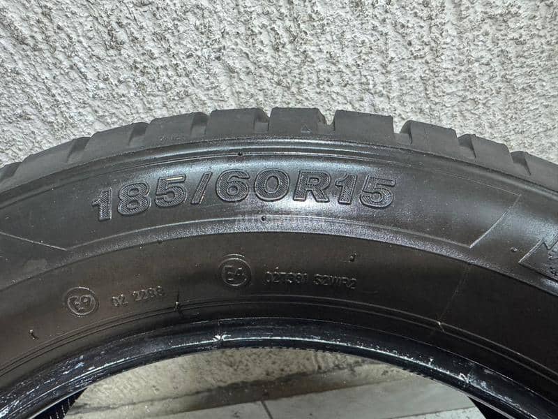 Firestone 185/60 R15 Zimska