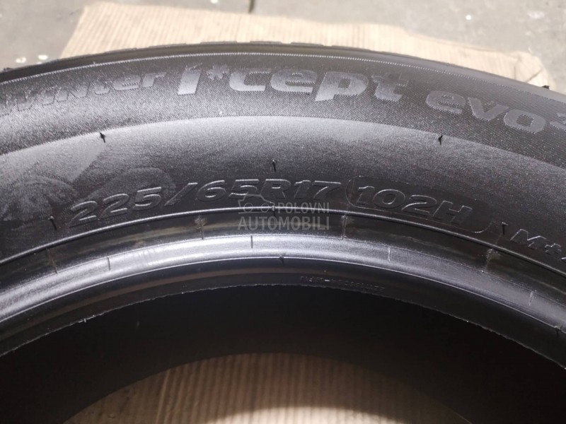 Hankook 225/65 R17 Zimska